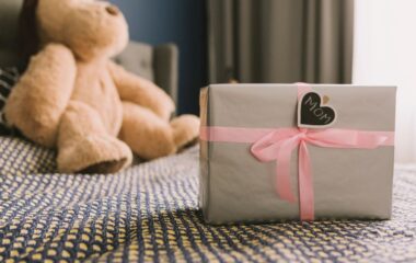 Poklon za rođenje deteta – šta kupiti za rođenje deteta?