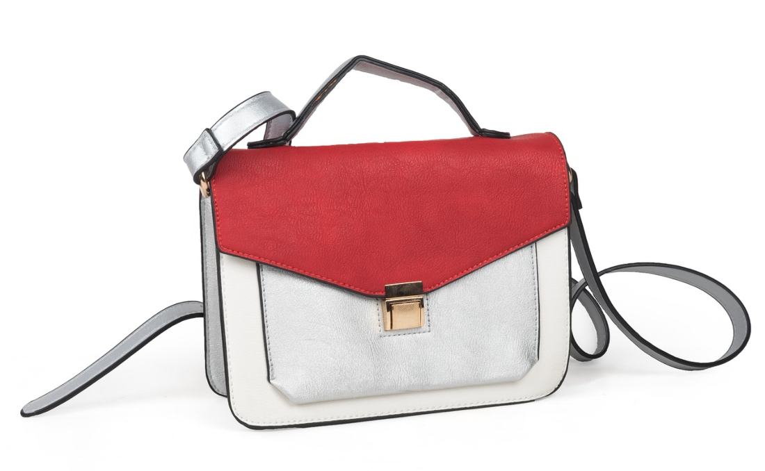 Tašna u crveno beloj boji.