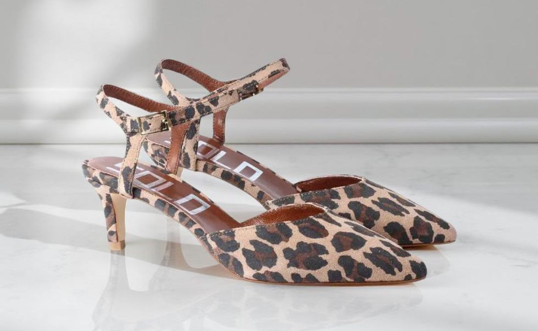 Leopard sandale na &scaron;tiklu.