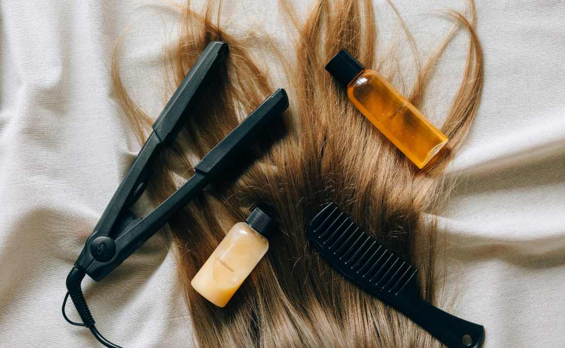 Pegla za kosu i drugi pribor.