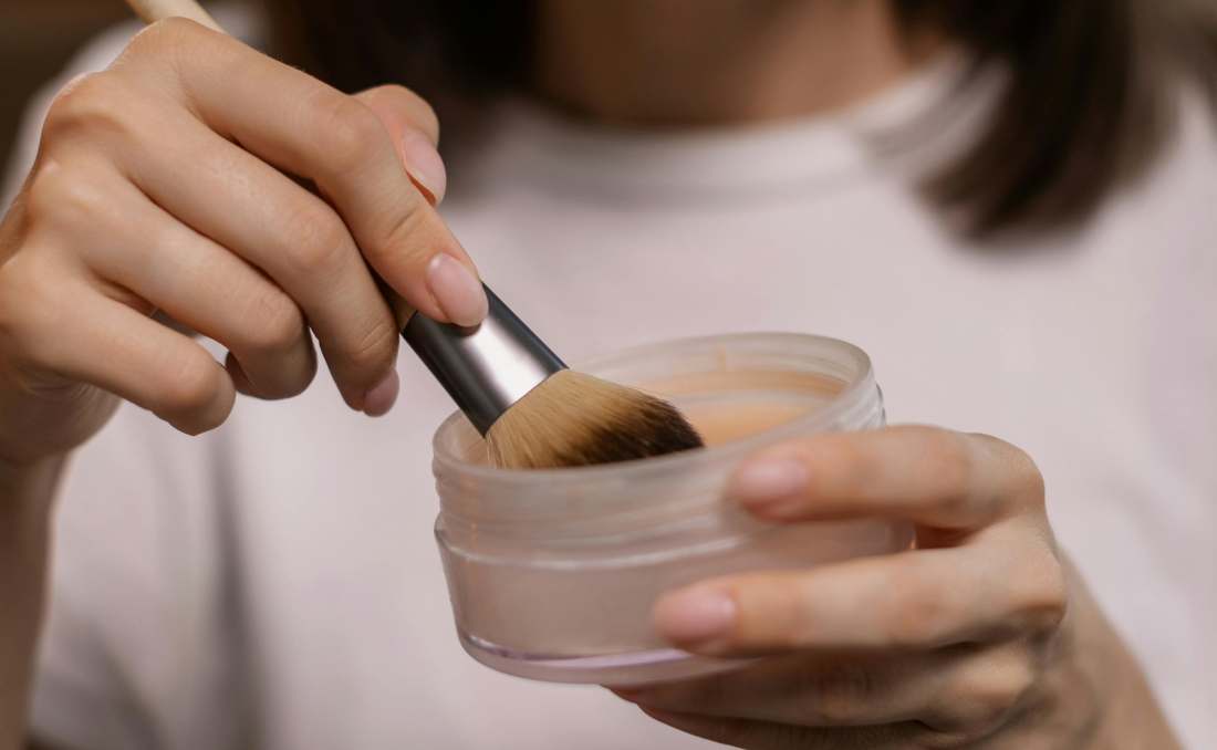 Dior puder i četka.