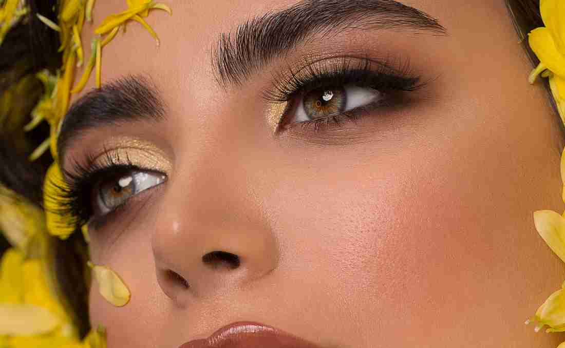 Model sa smokey eye šminkom i istaknutim ajlajnerom.